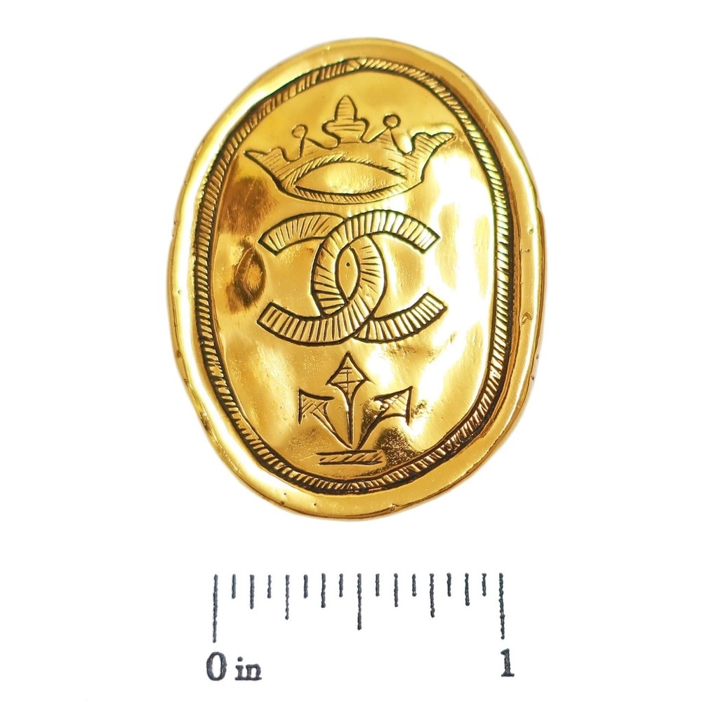 Authentic CHANEL regal crown logo medallion brooch circa 1980s - Picture 2 of 7